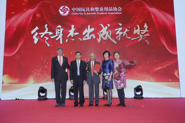 行业千人晚会，构建上下游交流最佳平台