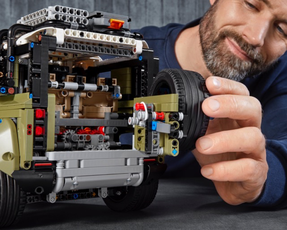 乐高® Technic™系列全新一代路虎Defender车型拼搭类玩具.png